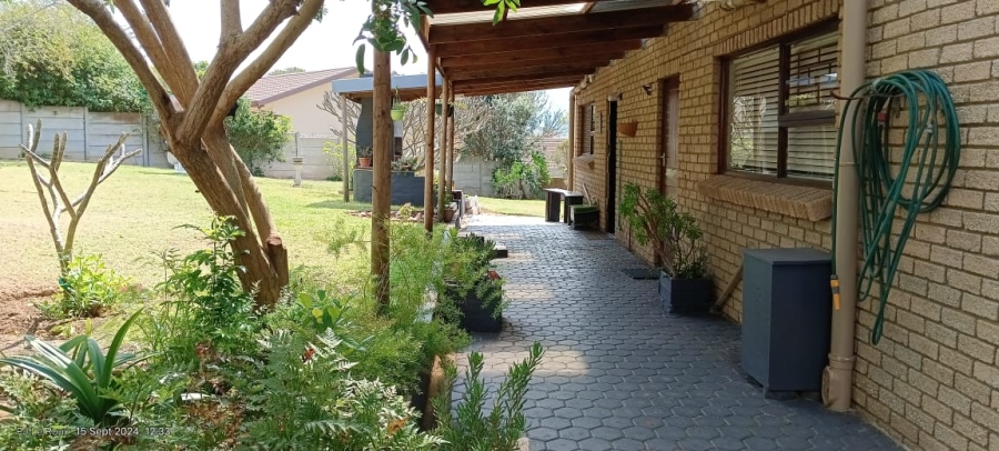 4 Bedroom Property for Sale in Hartenbos Heuwels Western Cape